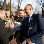 Kielce. Znane osoby kwestują. Na zdjęciu (od lewej): Marcin Chłodnicki i Krzysztof Adamczyk / Jarosław Kubalski / Radio Kielce