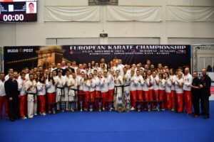 Juniorzy Klubu Karate Morawica i Piekoszów podczas mistrzostw Europy w karate kyokushin-shinkyokushin / Klub Karate Morawica