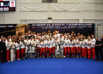 Juniorzy Klubu Karate Morawica i Piekoszów podczas mistrzostw Europy w karate kyokushin-shinkyokushin / Klub Karate Morawica