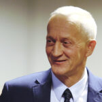 Inaugurująca nową kadencję sesja Rady Powiatu Kieleckiego. Jacek Kuzia z Prawa i Sprawiedliwości, nowy przewodniczący Rady Powiatu Kieleckiego / Jarosław Kubalski / Radio Kielce