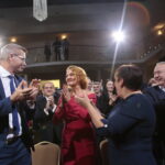 Sztab wyborczy Bogdana Wenty. Na zdjęciu Bogdan Wenta, Iwona Wenta i Danuta Papaj / Marzena Mąkosa / Radio Kielce