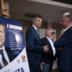 Sztab wyborczy Bogdana Wenty. Na zdjęciu Bogdan Wenta i Krzysztof Adamczyk / Marzena Mąkosa / Radio Kielce