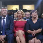 Sztab wyborczy Bogdana Wenty. Na zdjęciu (od lewej): Bogdan Wenta, Iwona Wenta i Danuta Papaj / Marzena Mąkosa / Radio Kielce