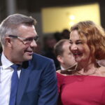 Sztab wyborczy Bogdana Wenty. Na zdjęciu Bogdan Wenta i Iwona Wenta / Marzena Mąkosa / Radio Kielce