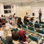 Spotkanie autorskie z Wojciechem Chmielarzem / Marzena Mąkosa / Radio Kielce