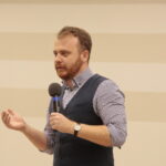 Spotkanie autorskie z Wojciechem Chmielarzem / Marzena Mąkosa / Radio Kielce