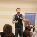 Spotkanie autorskie z Wojciechem Chmielarzem / Marzena Mąkosa / Radio Kielce