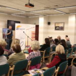 Spotkanie autorskie z Wojciechem Chmielarzem / Marzena Mąkosa / Radio Kielce