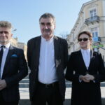 Konferencja prasowa dotycząca organizacji sobotniego pikniku patriotycznego „Służymy Niepodległej” oraz obchodów Święta Niepodległości. Na zdjęciu (od lewej): Krzysztof Słoń - senator RP, Wojciech Lubawski - prezydent Kielc i Agata Wojtyszek - wojewoda świętokrzyski / Marzena Mąkosa / Radio Kielce