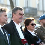 Konferencja prasowa dotycząca organizacji sobotniego pikniku patriotycznego „Służymy Niepodległej” oraz obchodów Święta Niepodległości. Na zdjęciu (od lewej): Krzysztof Słoń - senator RP, Wojciech Lubawski - prezydent Kielc, Agata Wojtyszek - wojewoda świętokrzyski i płk Paweł Chabielski - dowódca Centrum Przygotowań do Misji Zagranicznych w Kielcach / Marzena Mąkosa / Radio Kielce