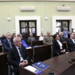 Konferencja IPN "Na stos rzuciliśmy nasz życia los" w Urzędzie Miasta Kielce. Na zdjęciu pierwszy od prawej Wojciech Lubawski - prezydent Kielc i Agata Wojtyszek - wojewoda świętokrzyski  / Marzena Mąkosa / Radio Kielce