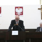 Konferencja IPN "Na stos rzuciliśmy nasz życia los" w Urzędzie Miasta Kielce. Na zdjęciu (od lewej): prof. dr hab. Andrzej Nowak i prof. dr hab. Stanisław Wiech / Marzena Mąkosa / Radio Kielce