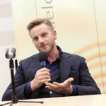 Spotkanie autorskie ze Szczepanem Twardochem w Wojewódzkiej Bibliotece Publicznej. Na zdjęciu: Szczepan Twardoch - pisarz / Marzena Mąkosa / Radio Kielce