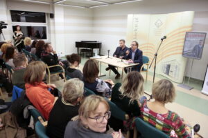 Spotkanie autorskie ze Szczepanem Twardochem w Wojewódzkiej Bibliotece Publicznej / Marzena Mąkosa / Radio Kielce