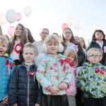 Akcja MEN "Rekord dla Niepodległej". Odśpiewanie hymnu w III LO im. Cypriana Kamila Norwida w Kielcach / Marzena Mąkosa / Radio Kielce