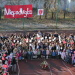 Akcja MEN "Rekord dla Niepodległej". Odśpiewanie hymnu w III LO im. Cypriana Kamila Norwida w Kielcach / Marzena Mąkosa / Radio Kielce