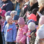 Akcja MEN "Rekord dla Niepodległej". Odśpiewanie hymnu w III LO im. Cypriana Kamila Norwida w Kielcach / Marzena Mąkosa / Radio Kielce