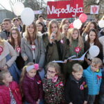 Akcja MEN "Rekord dla Niepodległej". Odśpiewanie hymnu w III LO im. Cypriana Kamila Norwida w Kielcach / Marzena Mąkosa / Radio Kielce