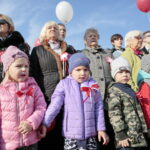 Akcja MEN "Rekord dla Niepodległej". Odśpiewanie hymnu w III LO im. Cypriana Kamila Norwida w Kielcach / Marzena Mąkosa / Radio Kielce