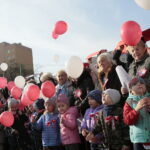 Akcja MEN "Rekord dla Niepodległej". Odśpiewanie hymnu w III LO im. Cypriana Kamila Norwida w Kielcach / Marzena Mąkosa / Radio Kielce