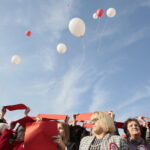 Akcja MEN "Rekord dla Niepodległej". Odśpiewanie hymnu w III LO im. Cypriana Kamila Norwida w Kielcach / Marzena Mąkosa / Radio Kielce