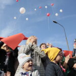 Akcja MEN "Rekord dla Niepodległej". Odśpiewanie hymnu w III LO im. Cypriana Kamila Norwida w Kielcach / Marzena Mąkosa / Radio Kielce