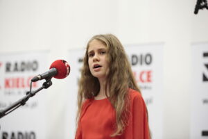 Koncert chóru Agaty Steczkowskiej w Radio Kielce. Na zdjęciu: Agata Steczkowska / Marzena Mąkosa / Radio Kielce