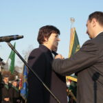 Odsłonięcie pomnika Wincentego Witosa. Alina Siwonia - wójt Gminy Raków zostaje odznaczona przez Władysława Kosiniaka-Kamysza / Marzena Mąkosa / Radio Kielce