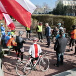 Kolarze wyruszyli w podróż w Święto Niepodległości / Marzena Mąkosa / Radio Kielce