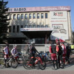 Kolarze wyruszyli w podróż w Święto Niepodległości / Marzena Mąkosa / Radio Kielce