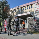 Kolarze wyruszyli w podróż w Święto Niepodległości / Marzena Mąkosa / Radio Kielce