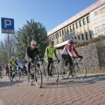 Kolarze wyruszyli w podróż w Święto Niepodległości / Marzena Mąkosa / Radio Kielce