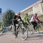 Kolarze wyruszyli w podróż w Święto Niepodległości / Marzena Mąkosa / Radio Kielce