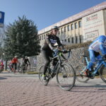 Kolarze wyruszyli w podróż w Święto Niepodległości / Marzena Mąkosa / Radio Kielce