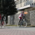 Kolarze wyruszyli w podróż w Święto Niepodległości / Marzena Mąkosa / Radio Kielce