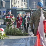 Złożenie kwiatów przed Pomnikiem Niepodległości. wieniec składa poseł PiS Anna Krupka / Marzena Mąkosa / Radio Kielce
