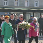 Złożenie kwiatów przed Pomnikiem Niepodległości / Marzena Mąkosa / Radio Kielce