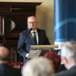 Gala Państwowej Inspekcji Pracy. Przemawia Adam Derza - p. o. Okręgowego Inspektora Pracy w Kielcach  / Marzena Mąkosa / Radio Kielce