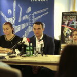 Konferencja prasowa Kieleckiego Teatru Tańca dotycząca Wieczoru Premierowego "Cudowny Mandaryn" i "Drewniany Książę". Na zdjęciu (od lewej): Elżbieta Pańtak - Dyrektor Kieleckiego Teatru Tańca i Grzegorz Pańtak - Zastępca Dyrektora Kieleckiego Teatru Tańca / Marzena Mąkosa / Radio Kielce