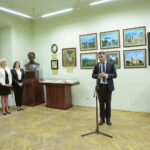 Uroczyste wystawienie Orderu Orła Białego w Muzeum Lat Szkolnych Stefana Żeromskiego. Na zdjęciu: dr hab. Robert Kotowski - dyrektor Muzeum Narodowego w Kielcach  / Marzena Mąkosa / Radio Kielce