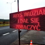 Akcja policyjna "Twoje auto - bezpieczna jazda". Funkcjonariusze sprawdzają stan techniczny pojazdów / Marzena Mąkosa / Radio Kielce