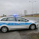 Akcja policyjna "Twoje auto - bezpieczna jazda". Funkcjonariusze sprawdzają stan techniczny pojazdów / Marzena Mąkosa / Radio Kielce