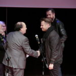 Ogólnopolski Niezależny Festiwal Form Dokumentalnych. XXIV NURT 2018 w Kieleckim Centrum Kultury. Gala finałowa. SREBRNY NURT. Nagroda Ministerstwa Kultury i Dziedzictwa Narodowego. Po lewej: Krzysztof Miklaszewski - dyrektor artystyczny NURT 2018  / Marzena Mąkosa / Radio Kielce