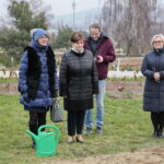 Sadzenie dębu przez Bogdana Wentę, prezydenta Kielc w Ogrodzie Botanicznym / Marzena Mąkosa / Radio Kielce