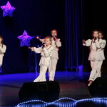 Koncert finałowy Festiwalu Piosenkarzy im. Henryka Morysa i Andrzeja Litwina w Sali Widowiskowej Wojewódzkiego Domu Kultury w Kielcach. Zespół Atianki / Marzena Mąkosa / Radio Kielce