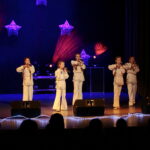 Koncert finałowy Festiwalu Piosenkarzy im. Henryka Morysa i Andrzeja Litwina w Sali Widowiskowej Wojewódzkiego Domu Kultury w Kielcach. Zespół Atianki / Marzena Mąkosa / Radio Kielce