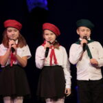 Koncert finałowy Festiwalu Piosenkarzy im. Henryka Morysa i Andrzeja Litwina w Sali Widowiskowej Wojewódzkiego Domu Kultury w Kielcach. Zespół Kropeczki / Marzena Mąkosa / Radio Kielce