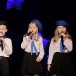 Koncert finałowy Festiwalu Piosenkarzy im. Henryka Morysa i Andrzeja Litwina w Sali Widowiskowej Wojewódzkiego Domu Kultury w Kielcach. Zespół Kropeczki / Marzena Mąkosa / Radio Kielce