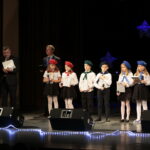 Koncert finałowy Festiwalu Piosenkarzy im. Henryka Morysa i Andrzeja Litwina w Sali Widowiskowej Wojewódzkiego Domu Kultury w Kielcach. Na zdjęciu (od lewej): Piotr Litwin, Jarosław Machnicki i Zespół Kropeczki / Marzena Mąkosa / Radio Kielce