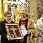 Medale „Pro Christo Rege Et Ecclesia”, czyli Dla Chrystusowego Królestwa i Kościoła. Medale wręcza biskup kielecki Jan Piotrowski / Marzena Mąkosa / Radio Kielce